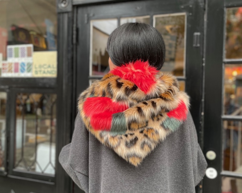 TOGA PULLA : Fake fur scarf « pain