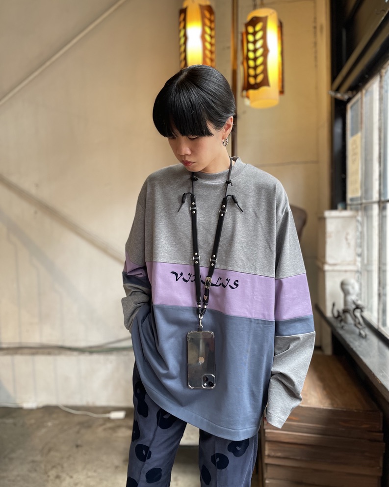 TOGA : High twist jersey L/S + Leather phone strap « pain